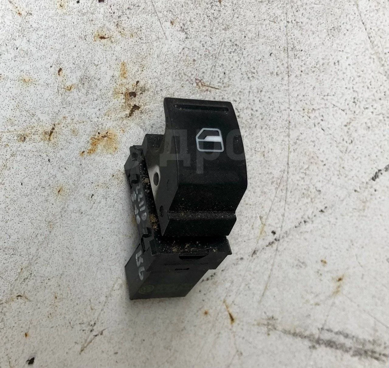 Кнопка стеклоподъемника Volkswagen Jetta VI (2010—2015)