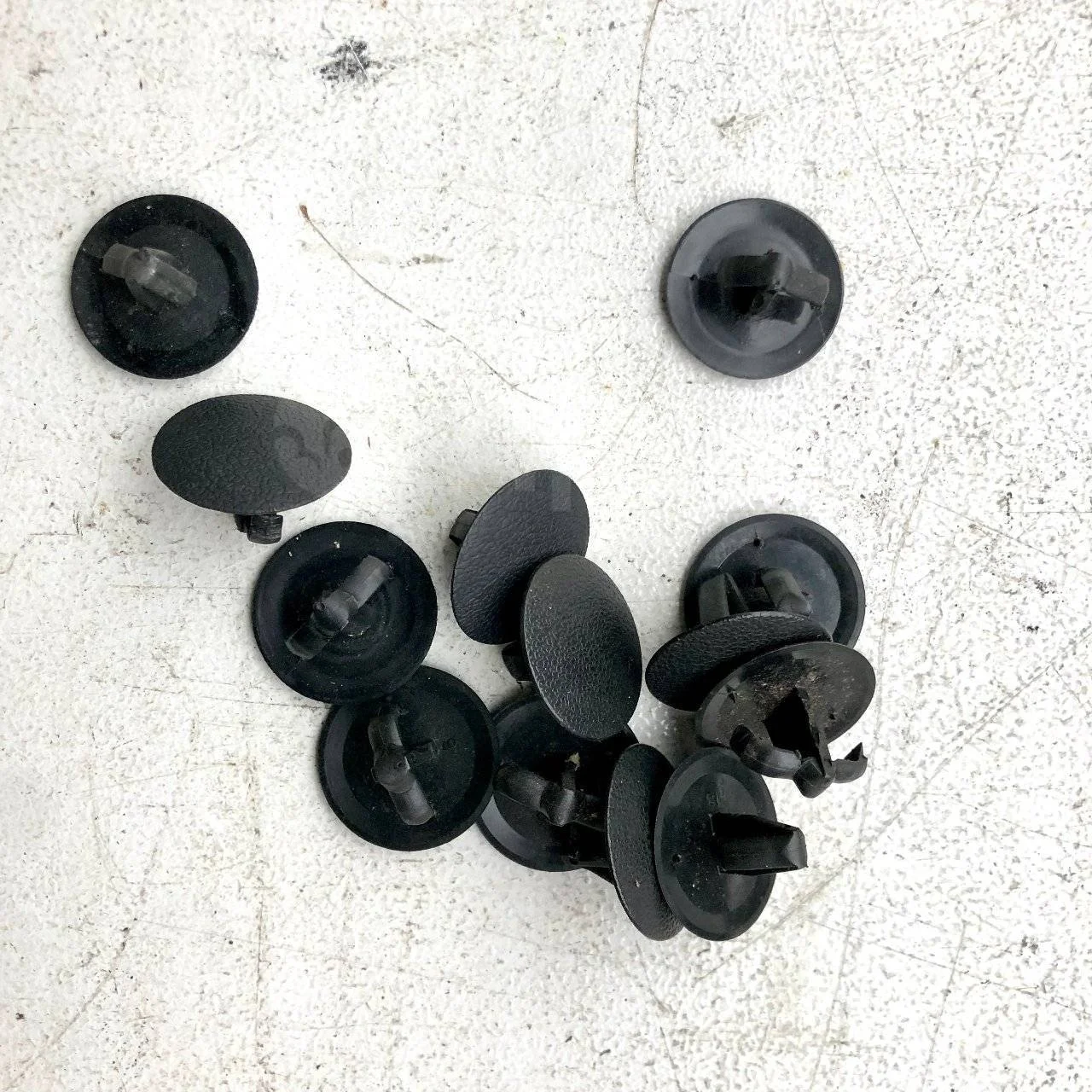 Пистон (клипса) утеплителя капота Kia Ceed ED (2006—2010)