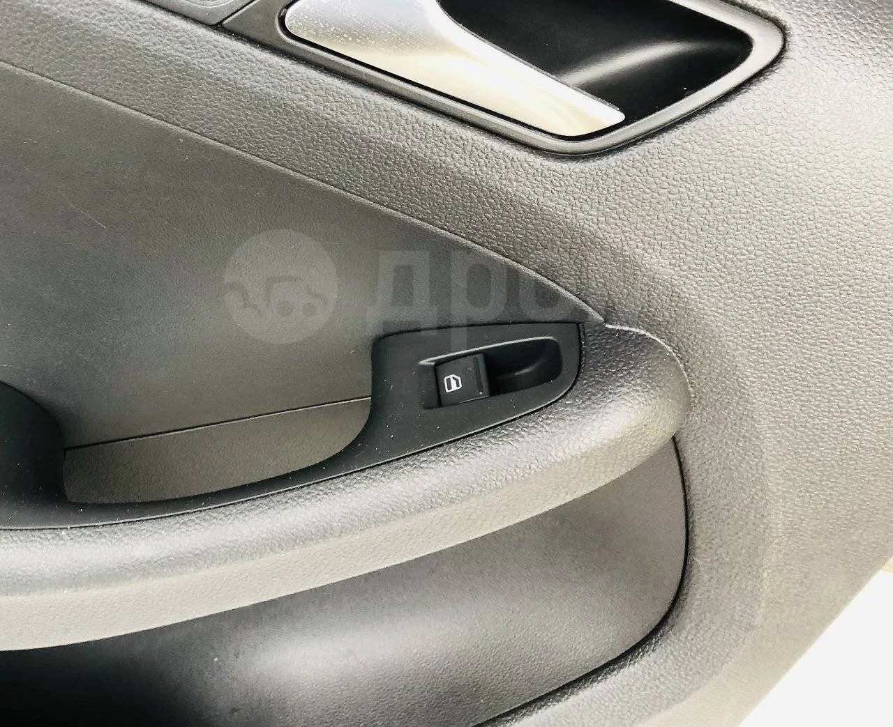 Кнопка стеклоподъемника Volkswagen Jetta VI (2010—2015)