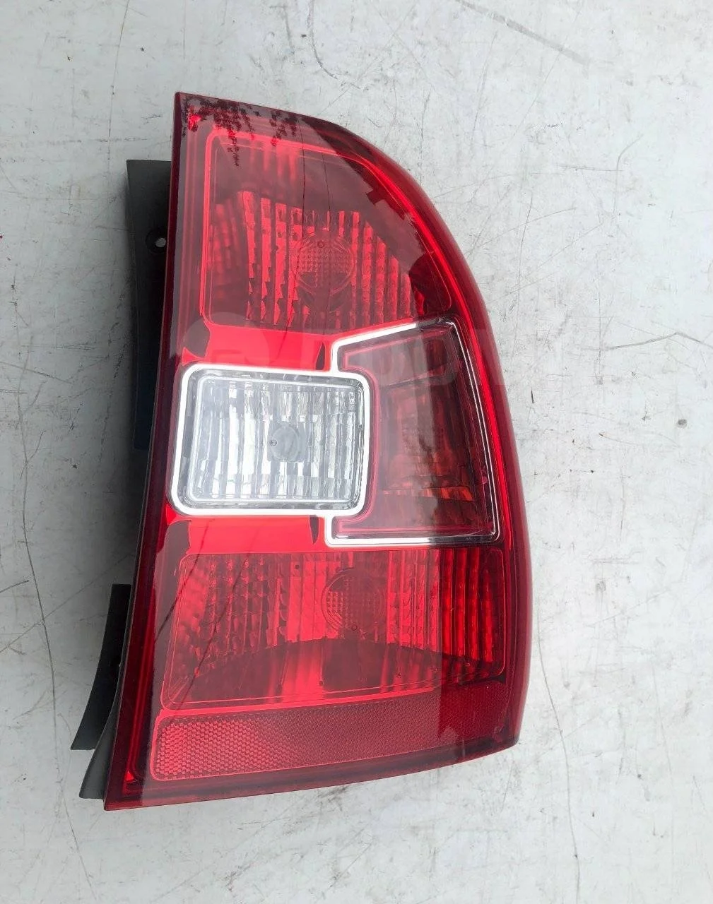 Фонарь задний Kia Sportage II рестайлинг (2008—2010)