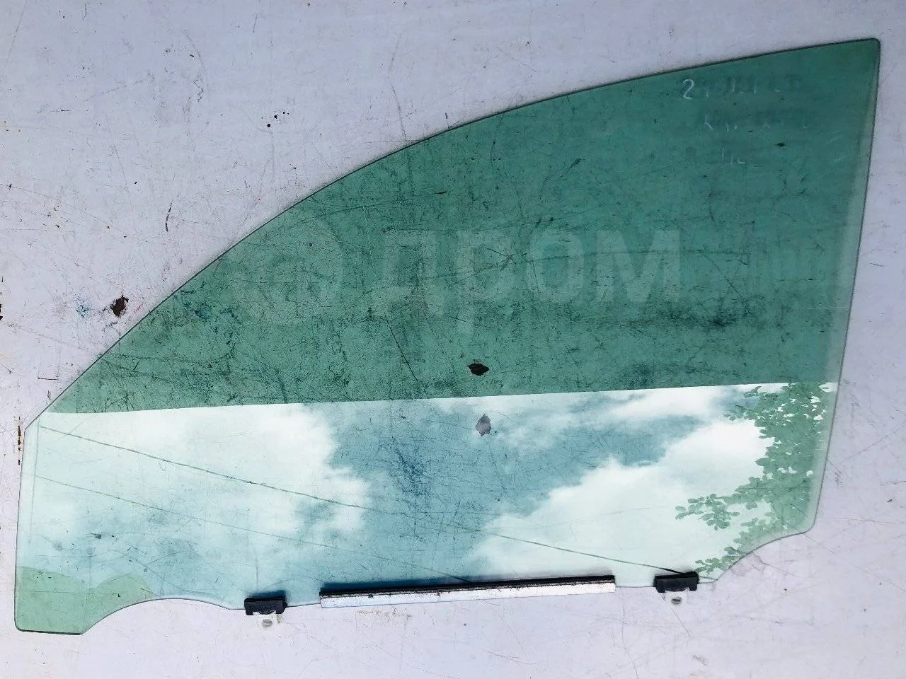 Стекло двери передней левой Toyota RAV4 III (2005—2010)