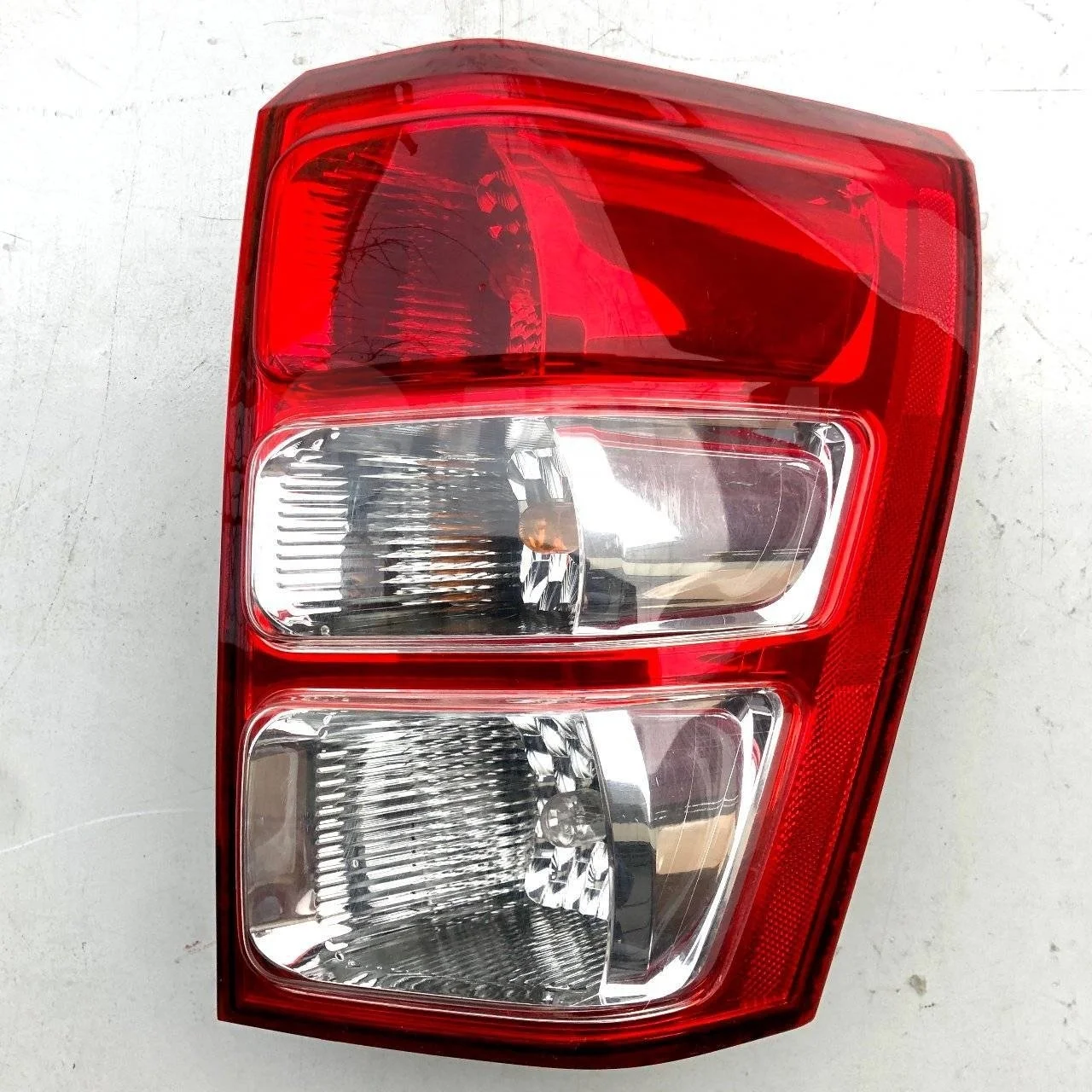 Фонарь задний Suzuki Grand Vitara II (2005—2008)