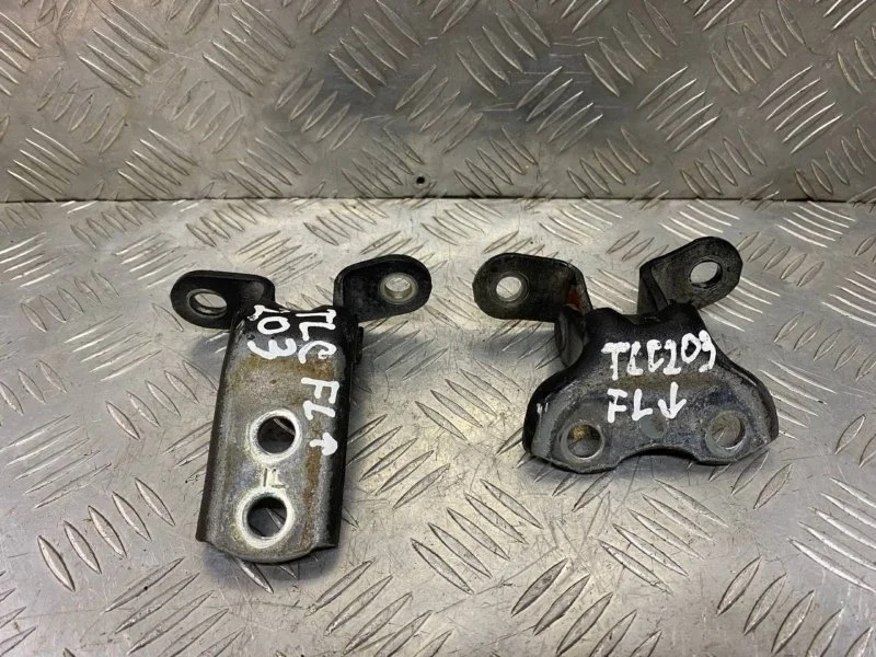 Петля двери передней левой Toyota Land Cruiser 200 (2008-2021) 2010
