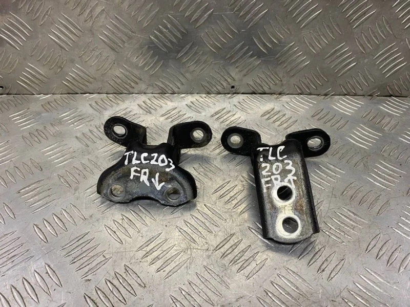 Петля двери передней правой Toyota Land Cruiser 200 (2008-2021) 2010