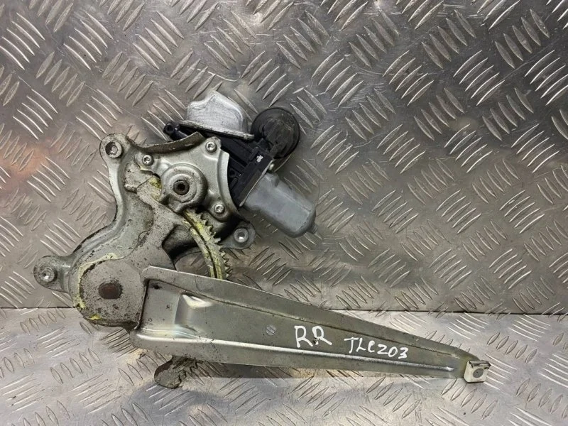 Стеклоподъемник задний правый Toyota Land Cruiser 200 (2008-2021) 2010