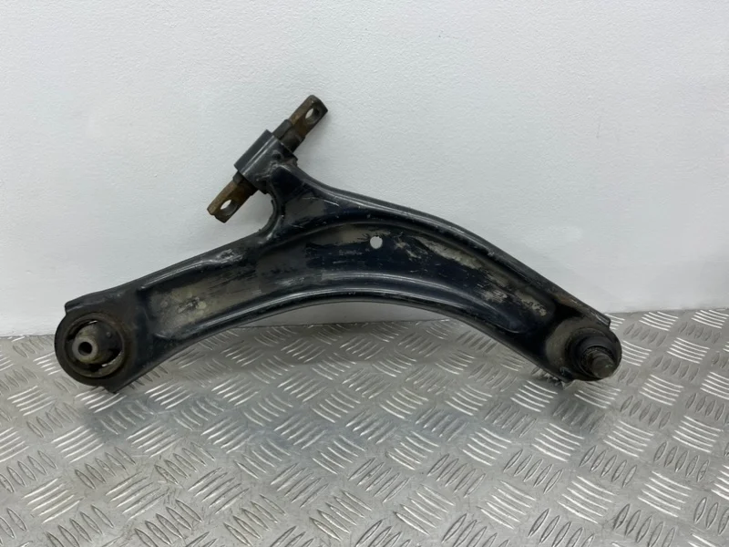 Рычаг нижний Nissan X-Trail T31