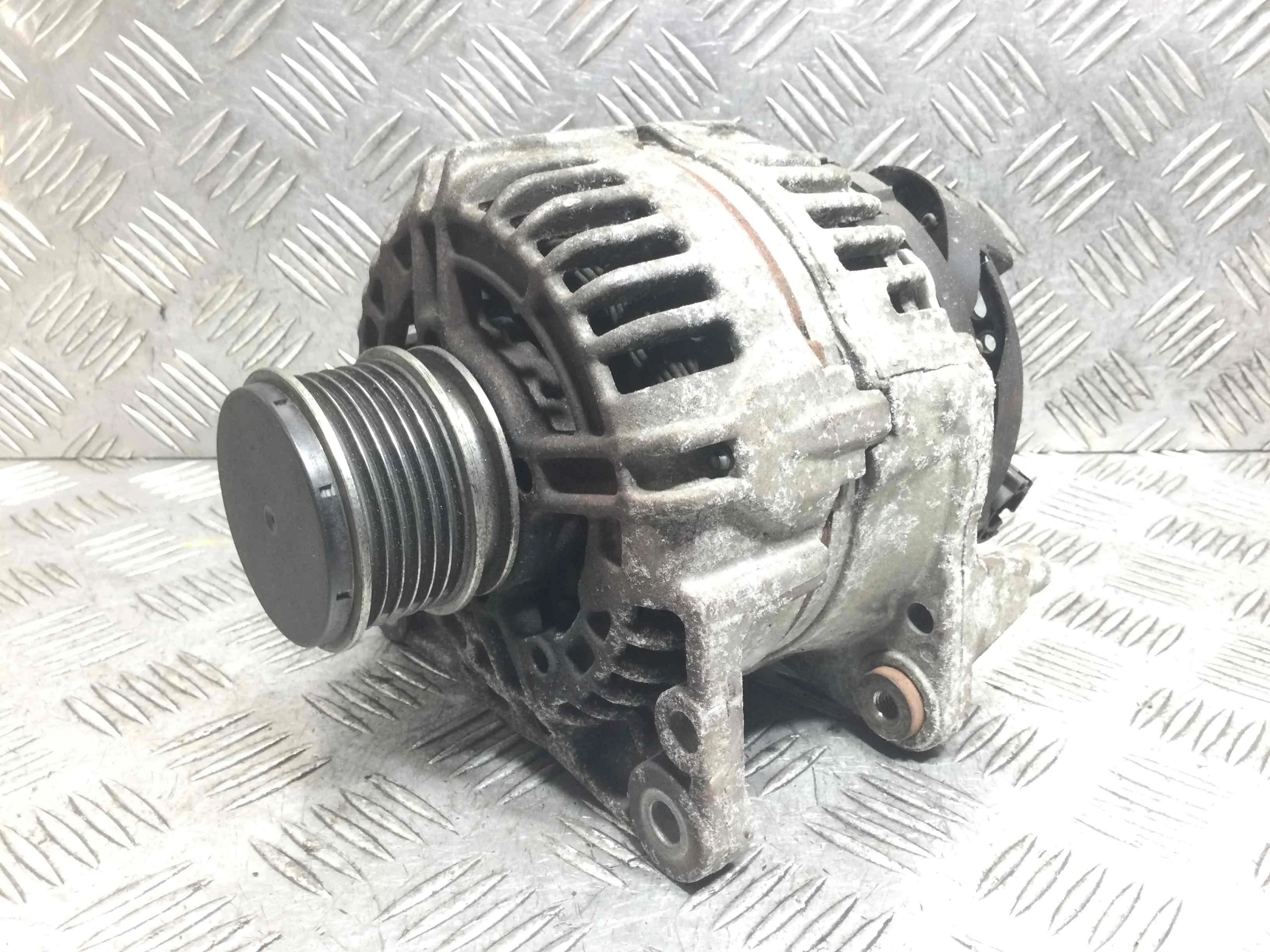 Генератор Volkswagen Sharan 1 поколение [2-й рестайлинг] (2003-2010) дизель 1.9 TDI Механика Минивэн
