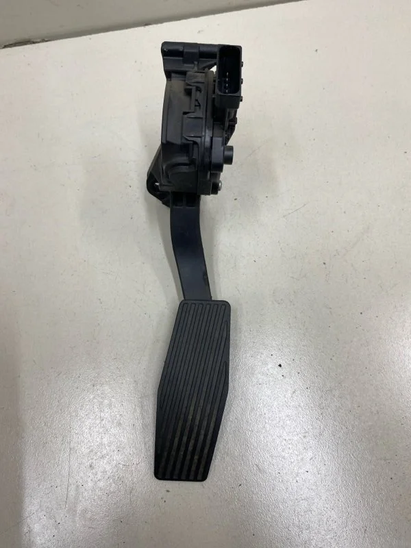 Педаль газа Chevrolet Cruze 1 J300 СЕДАН F16D4 1.6