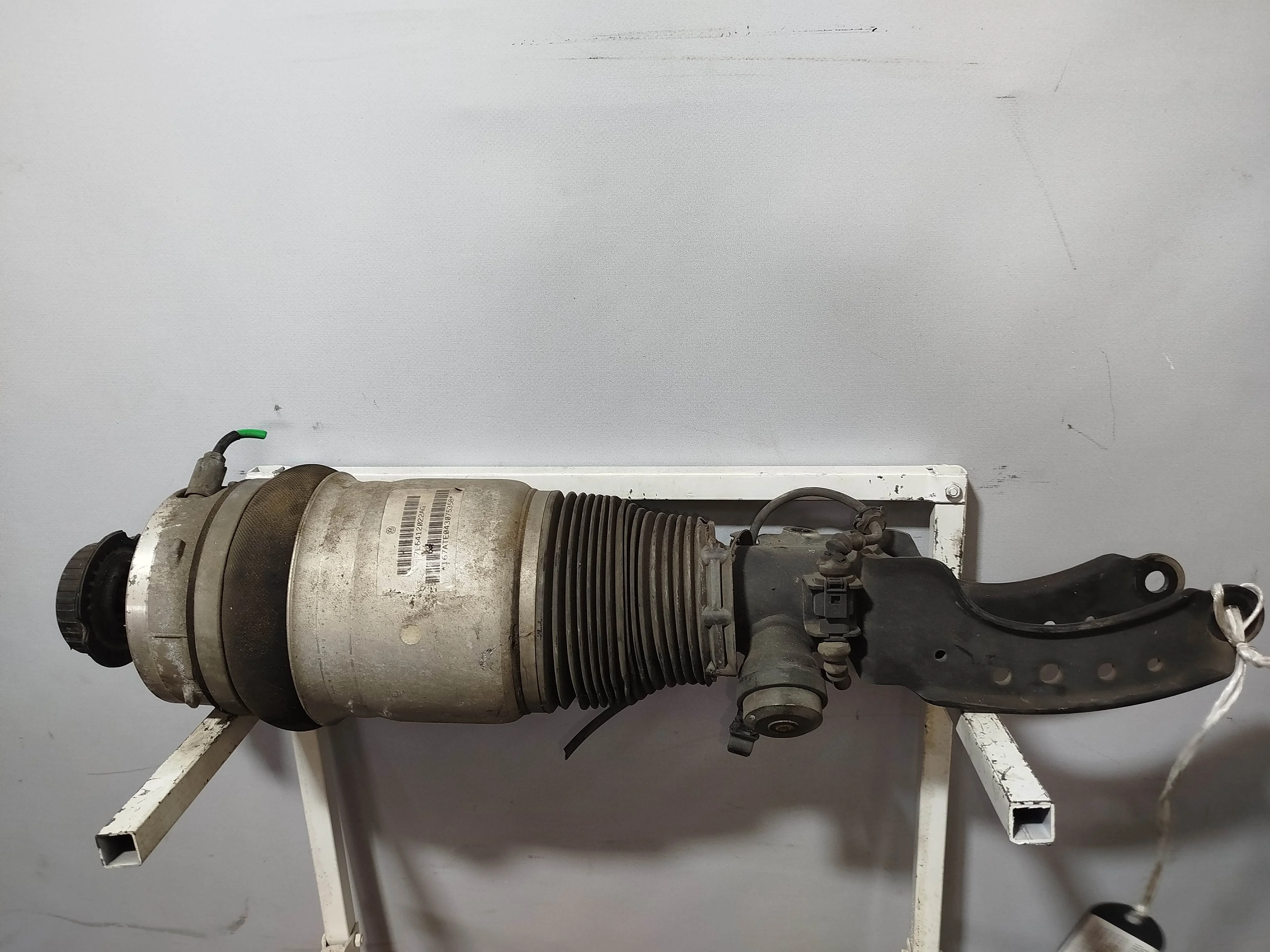 СТОЙКА ХОДОВКИ AUDI VOLKSWAGEN PORSCHE CAYENNE Q7 TOUAREG 4LB 7L6 7L7 7LA 955 957 9PA ПЕРЕДНЯЯ ПРАВАЯ ПНЕВМО 95534303442 4WD NA7399