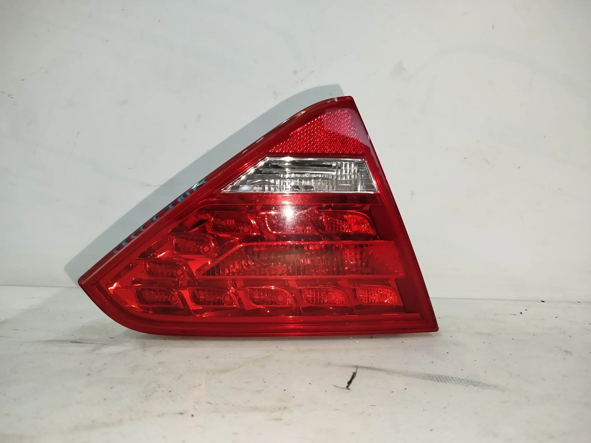ФАЛЬШПАНЕЛЬ AUDI A5 8TA 2626 LIFTBACK ПРАВАЯ 1 МОДЕЛЬ 8T0945094A NA7460