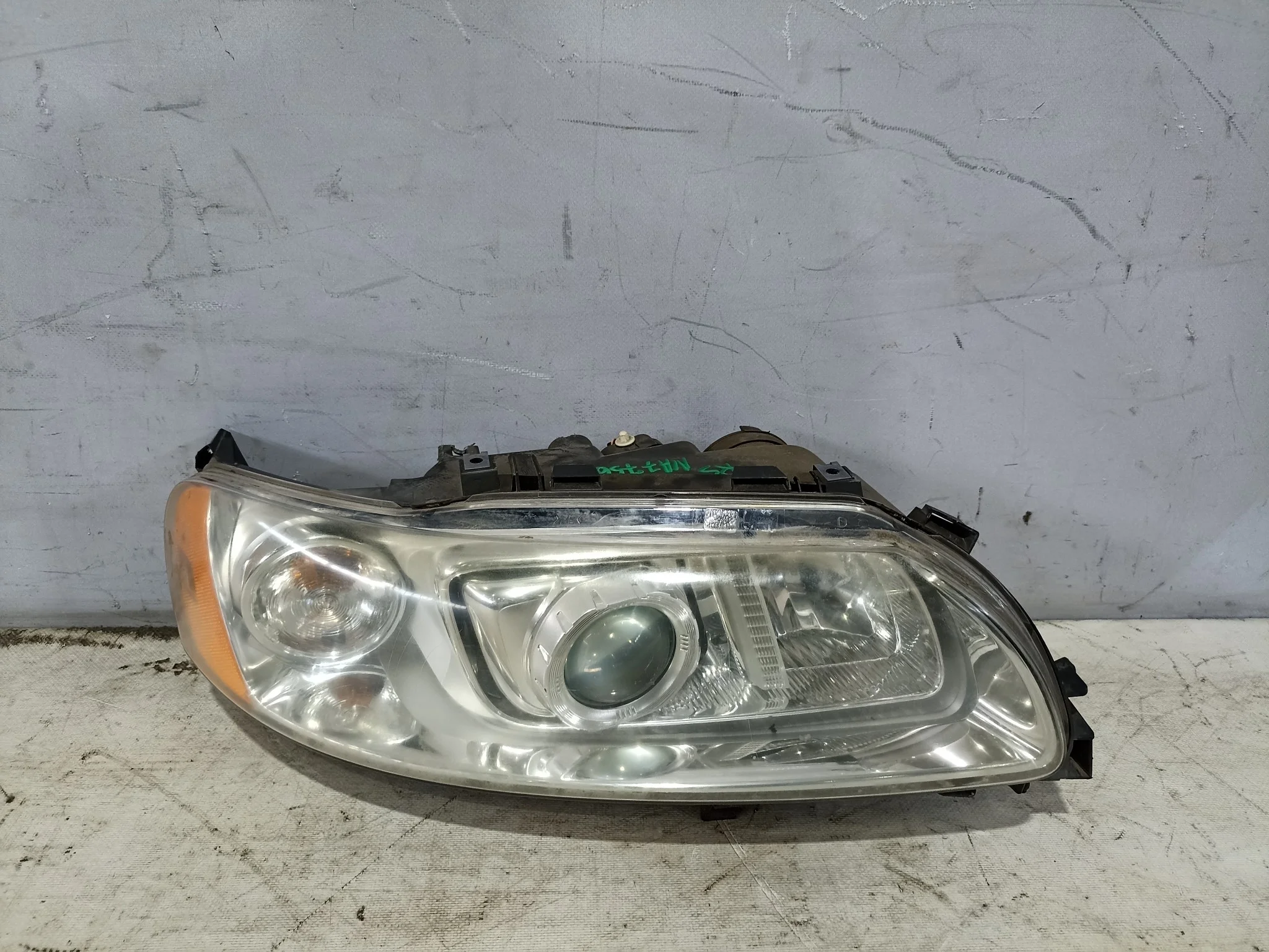 ФАРА VOLVO S60 V70 XC70 RH RS SJ SW SZ CHROME XENON ЛИНЗА ПРАВАЯ 2 МОДЕЛЬ 31217046 NA7756Z