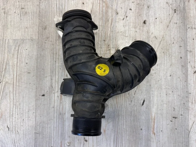 Патрубок интеркулера VW Touareg 2015-2018 7P