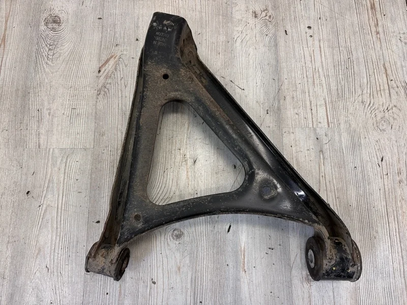 Рычаг поперечный VW Touareg 2003-2010 7L