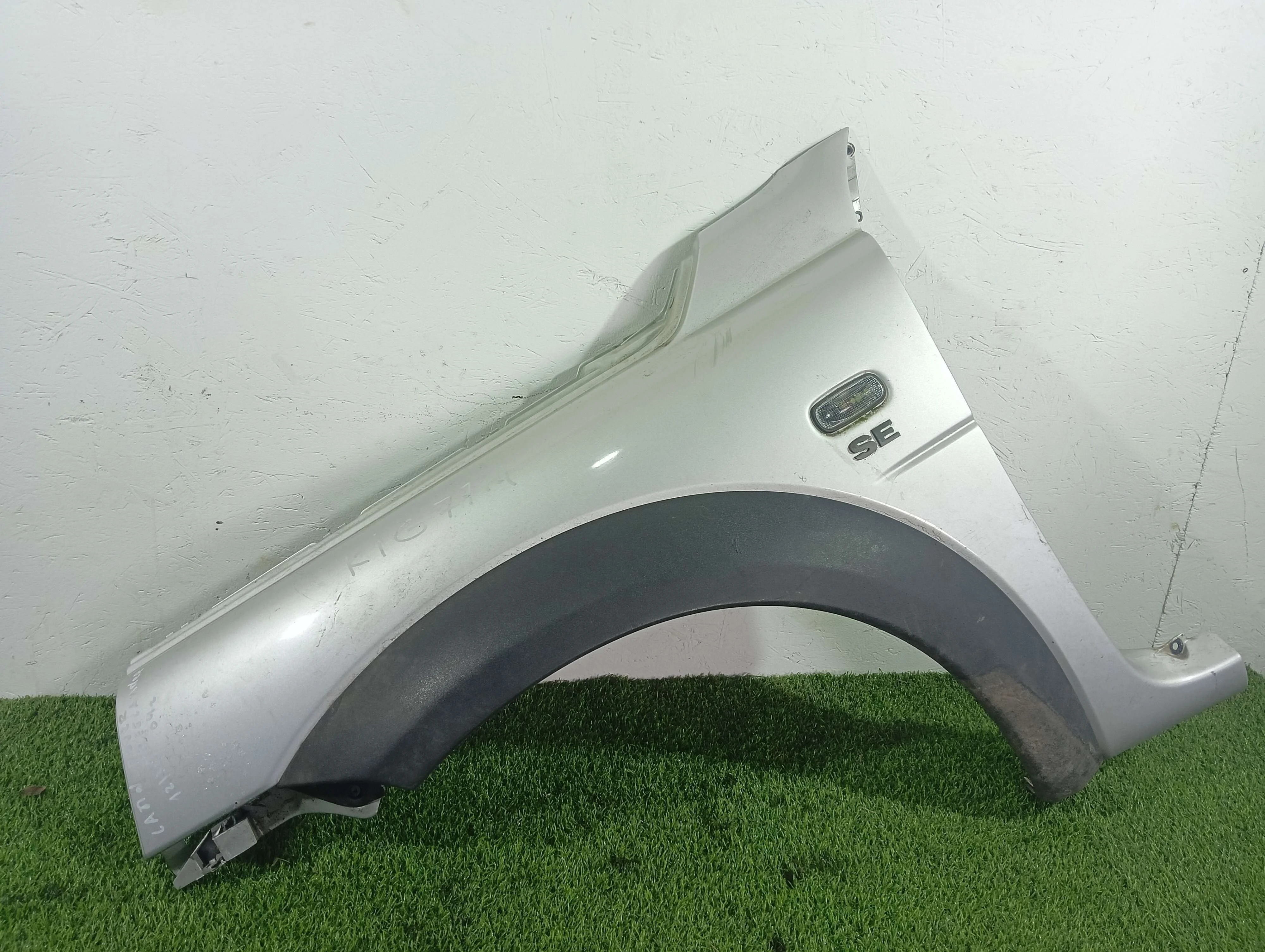 крыло переднее левое Land Rover Freelander 1.8 бензин 2004
