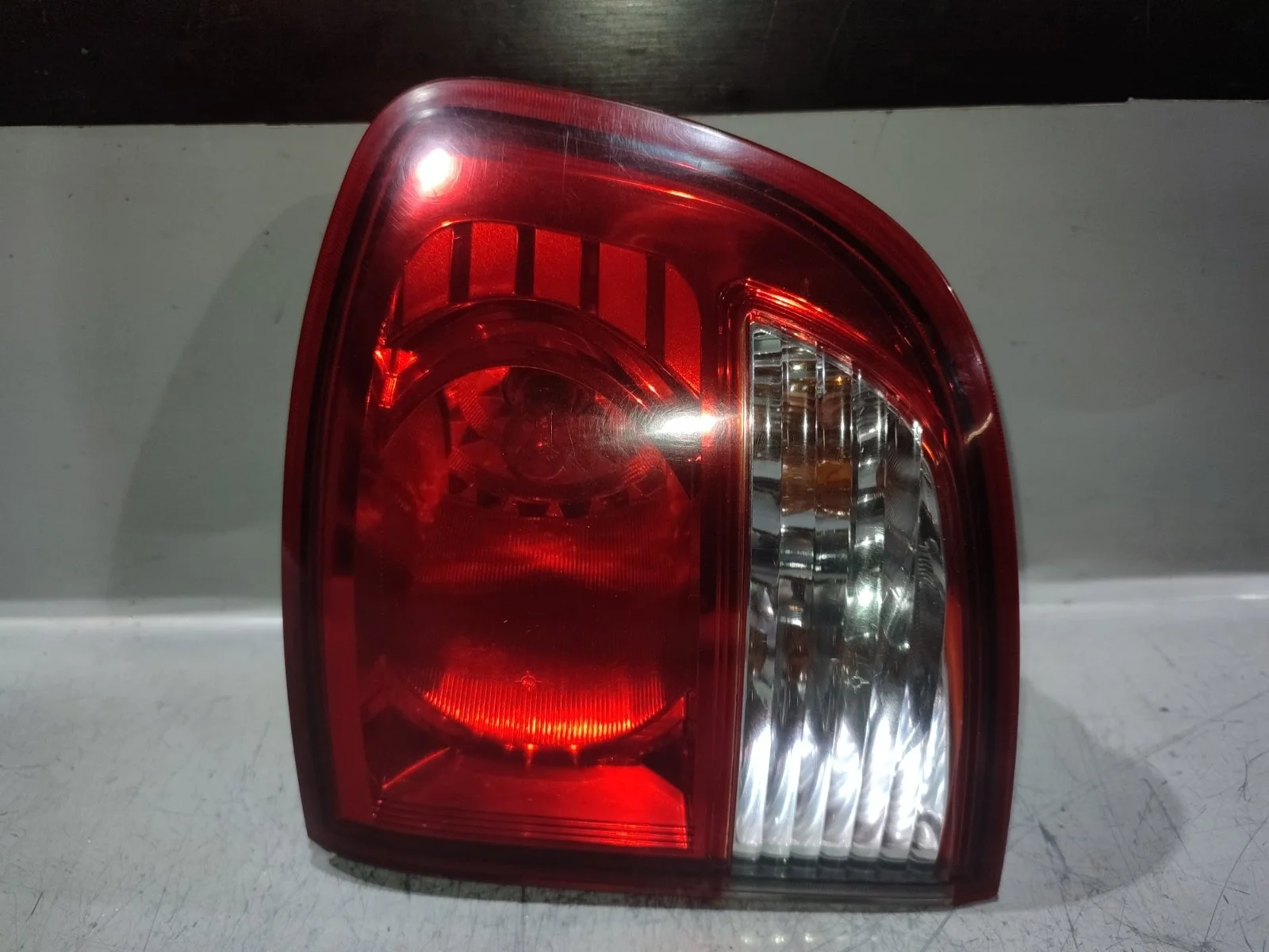 Фонарь внешний SsangYong Kyron 2009 D130