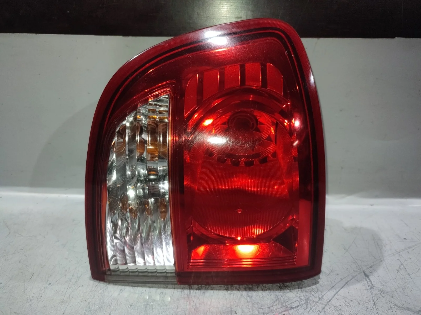 Фонарь внешний SsangYong Kyron 2009 D130