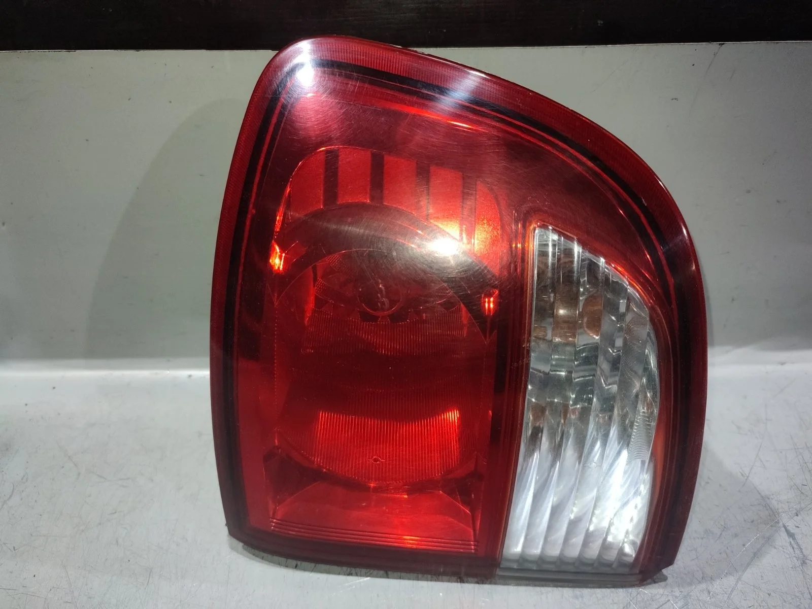 Фонарь внешний SsangYong Kyron 2012 D130