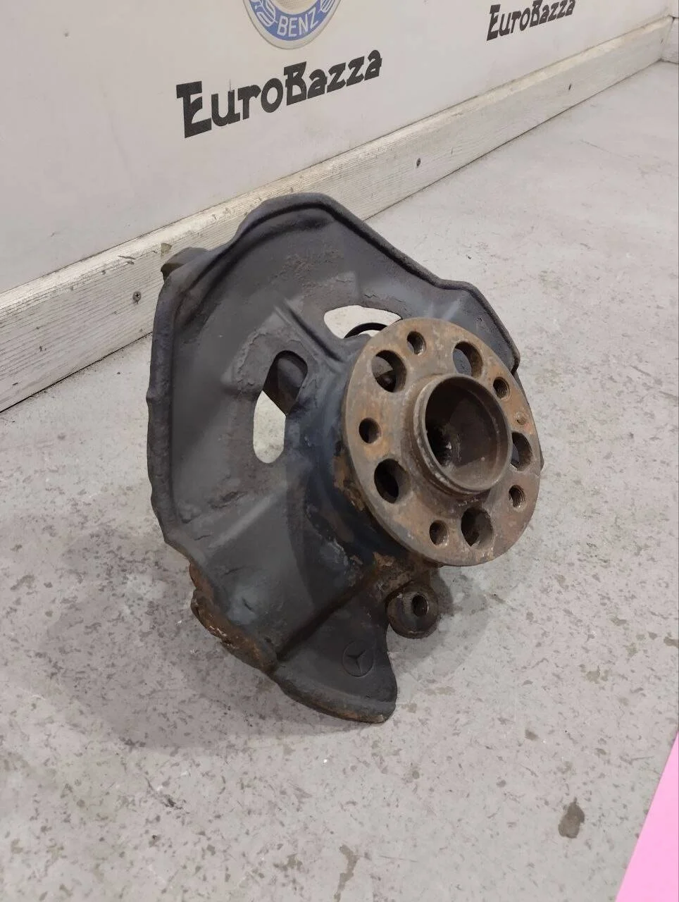 Поворотный кулак передний левый Mercedes W245
