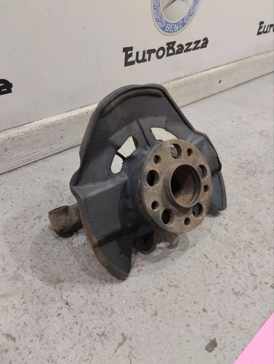Поворотный кулак передний правый Mercedes W245
