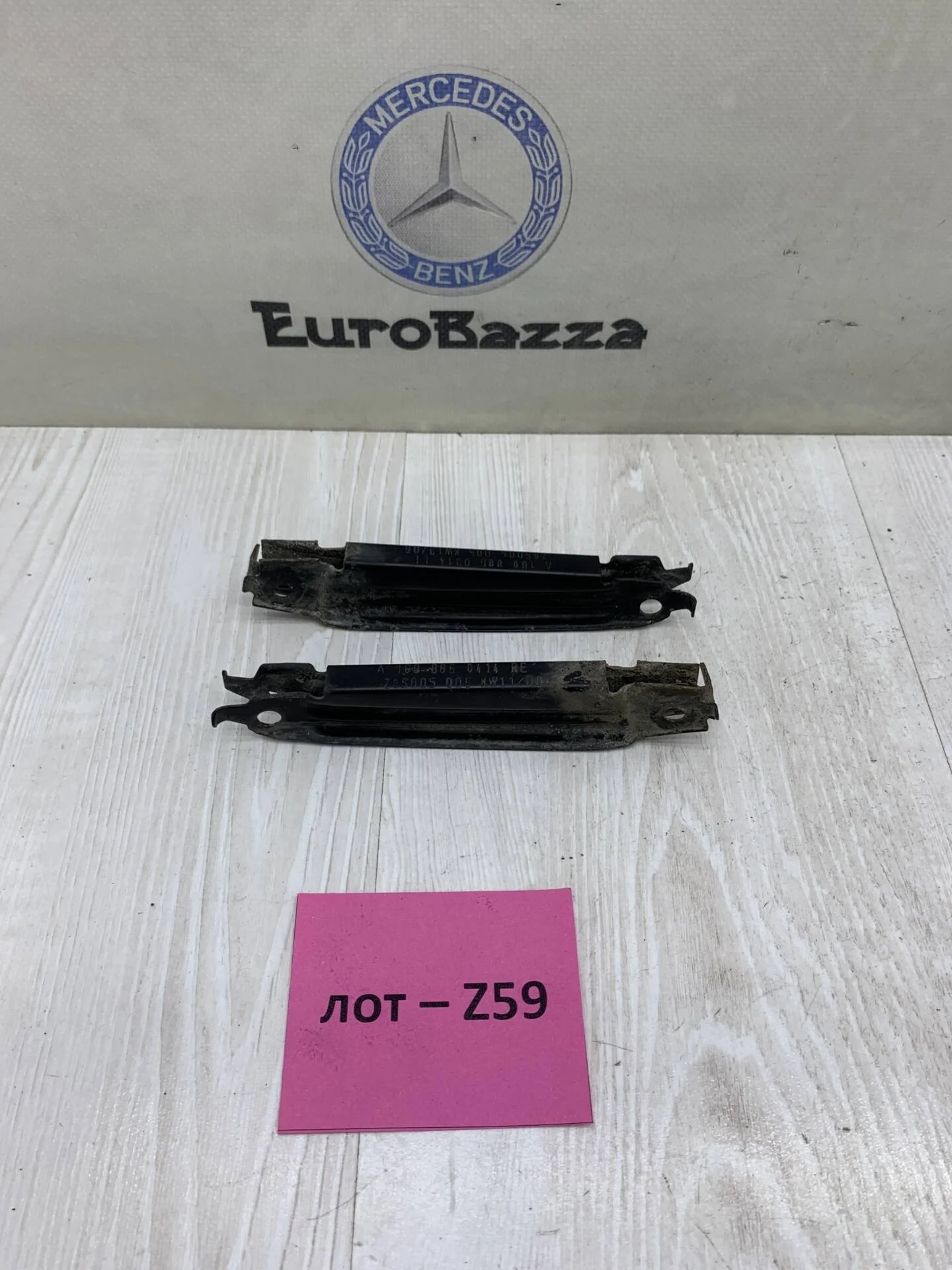 Направляющая переднего бампера Mercedes W245