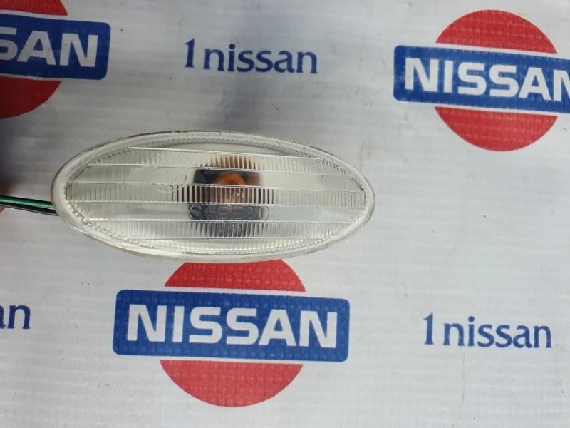 Повторитель поворота в крыло "Nissan Qashqai 2009-2013 261608990A J10 MR20, передний