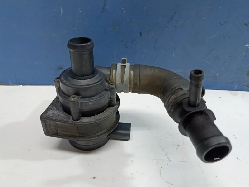 Насос водяной дополнительный Volkswagen Touran 2012 1K0965561L 1T3 1.2 CBZ