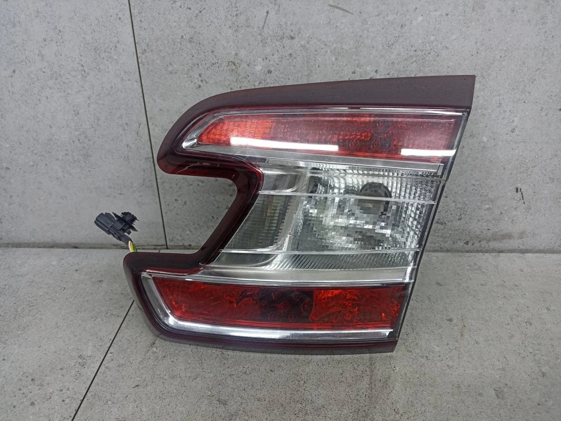 Фонарь крышки багажника правый Renault Megane 3