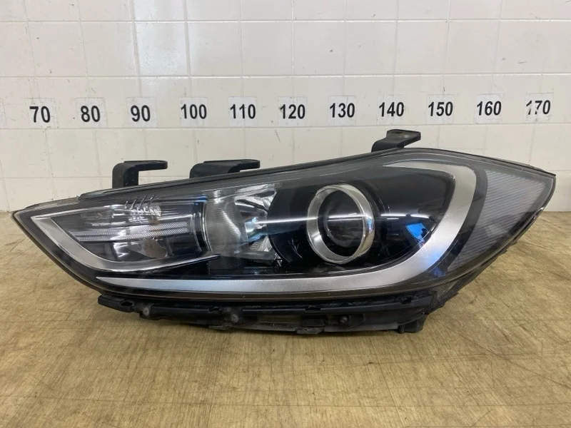 Фара HYUNDAI ELANTRA 6 2015 2016 2017 2018 2019 AD