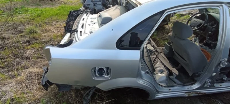 Крыло заднее правое Chevrolet Lacetti F16D3