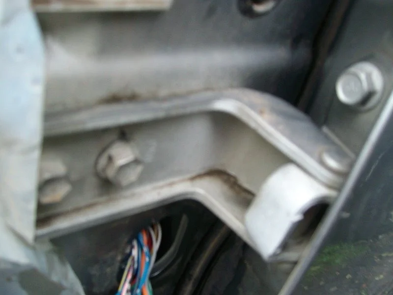 Петля дверная SUZUKI GRAND VITARA, ESCUDO 2005, 2006, 2007, 2008, 2009, 2010, 2011, 2012, 2013, 2014, 2015 TD54, TD94, TDA4, TDB4