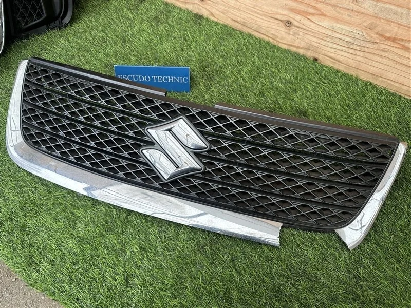 Решетка радиатора SUZUKI ESCUDO 2009 TDA4W