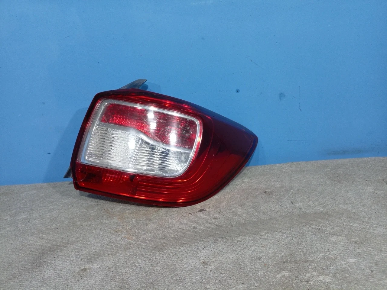 Фонарь задний правый Renault Logan 2