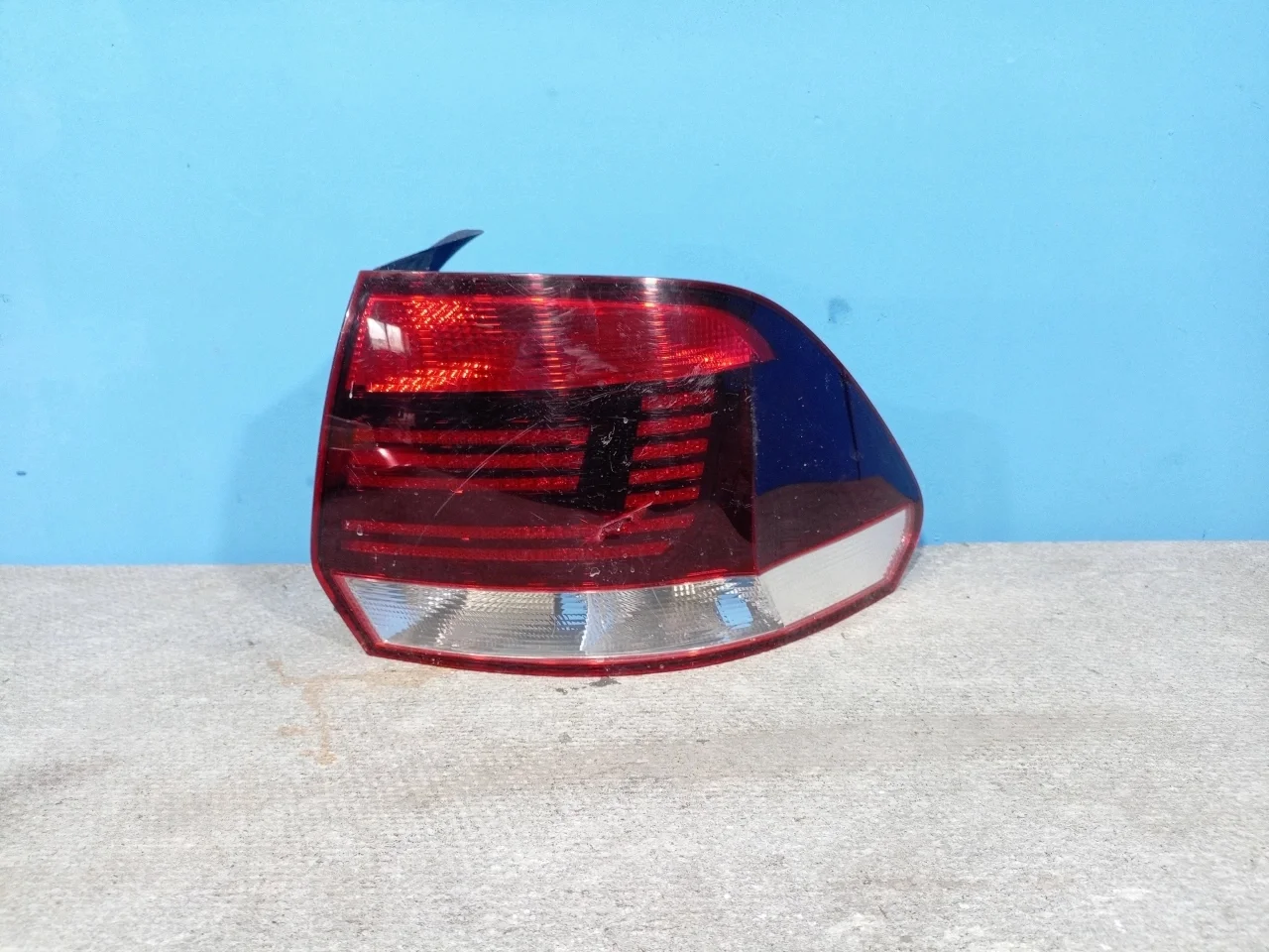 Фонарь задний правый Volkswagen Polo 5