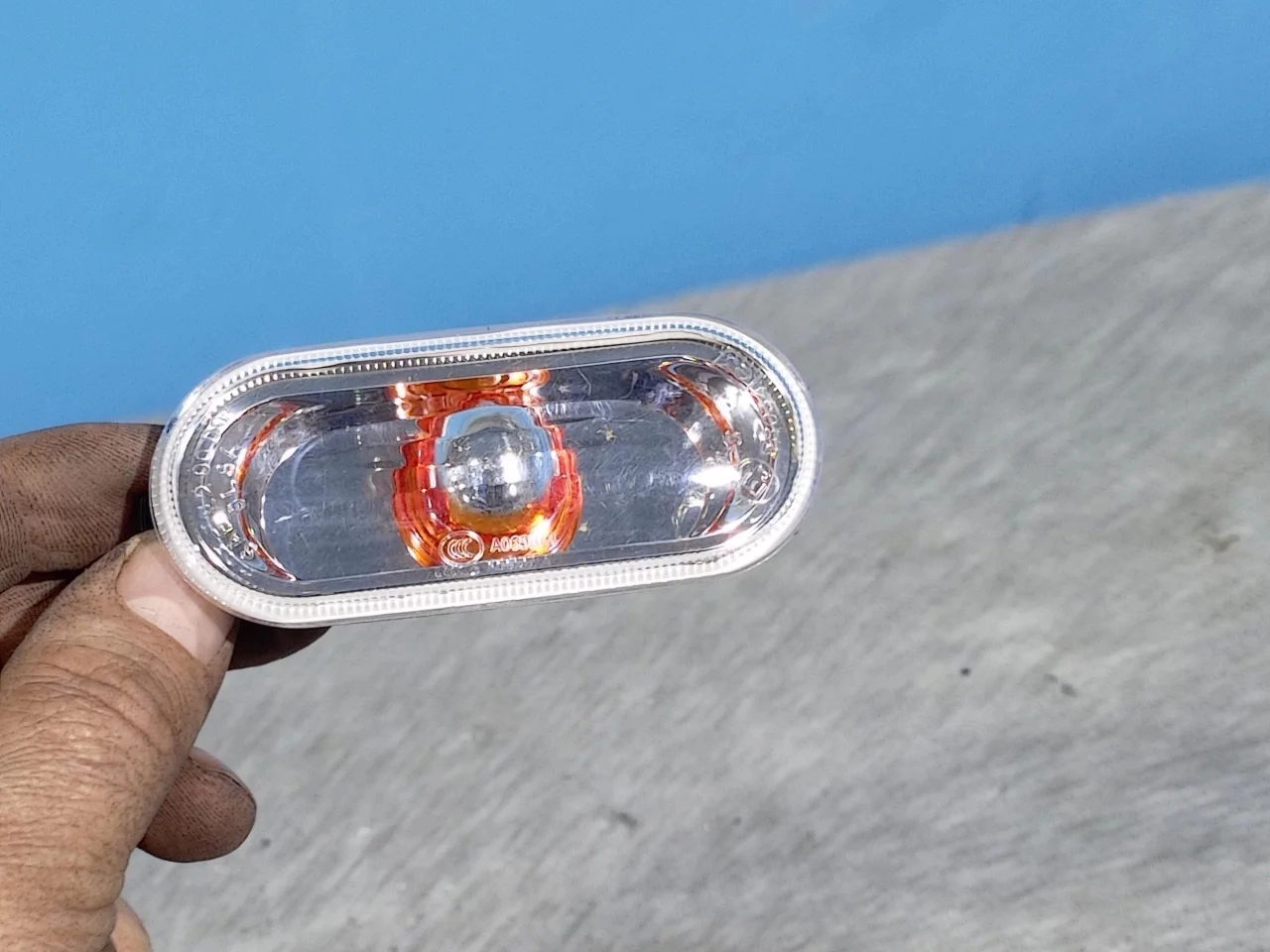 Повторитель на крыло белый Volkswagen Polo 5