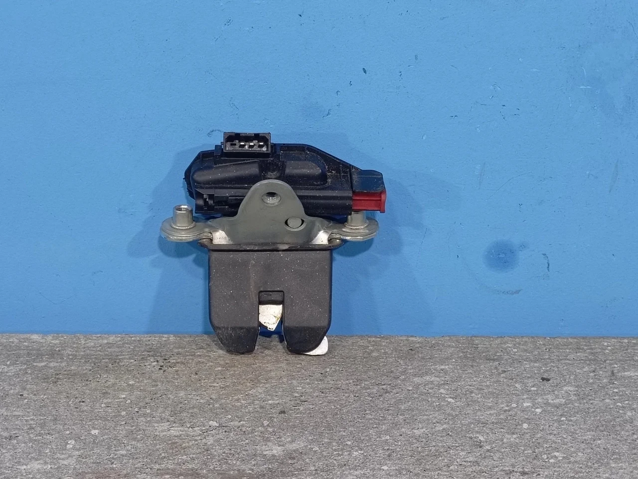 Замок багажника Volkswagen Polo 5