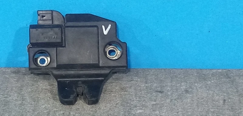 Замок багажника Toyota Camry V40