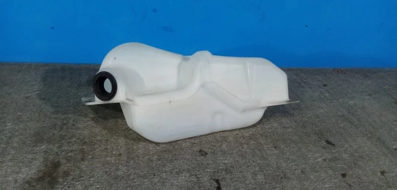 Бачок омывателя Nissan Qashqai 1 (J10)