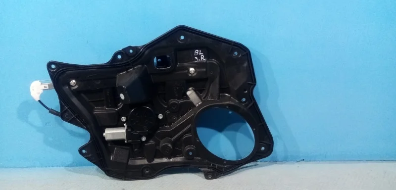 Стеклоподъемник электрический задний правый Mazda 3 2 (BL)