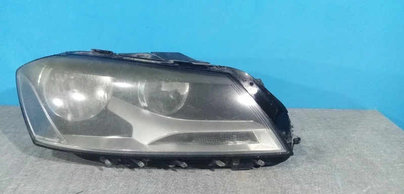 Фара правая Volkswagen Passat 7 (B7)