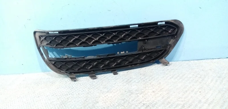 Рамка противотуманной фары левой Mercedes-Benz C-Class 3 (W204)