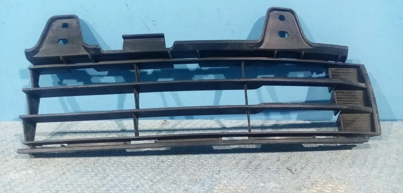 Решетка в бампер левая Toyota Land Cruiser 10 (200 Series)