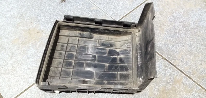 Крышка блока предохранителей Skoda Octavia 2 (A5)