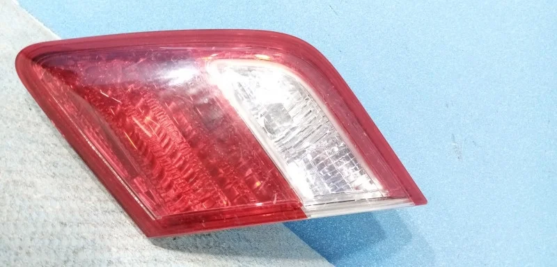 Фонарь задний внутренний правый Toyota Camry V40