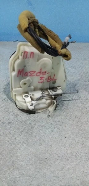 Замок двери передней правой Mazda 3 2 (BL)