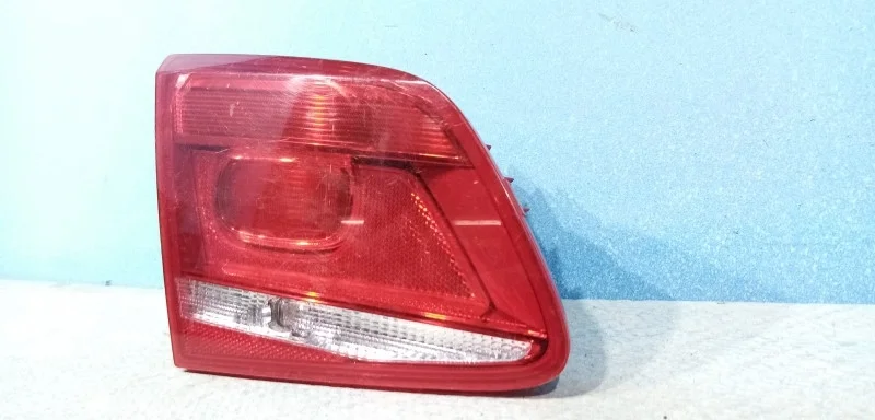 Фонарь задний внутренний левый Volkswagen Passat 7 (B7)