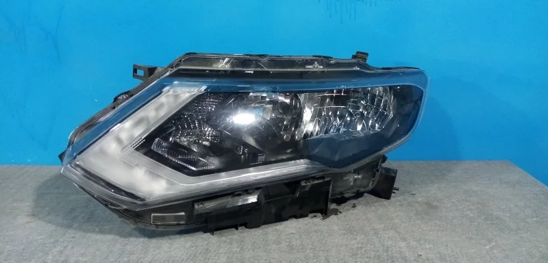 Фара левая Nissan X-Trail 3 (T32)