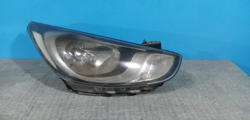 Фара правая Hyundai Solaris 1