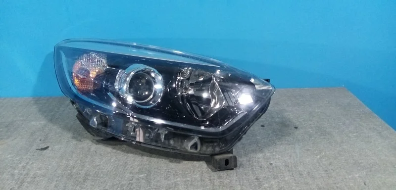 Фара правая Renault Captur 1