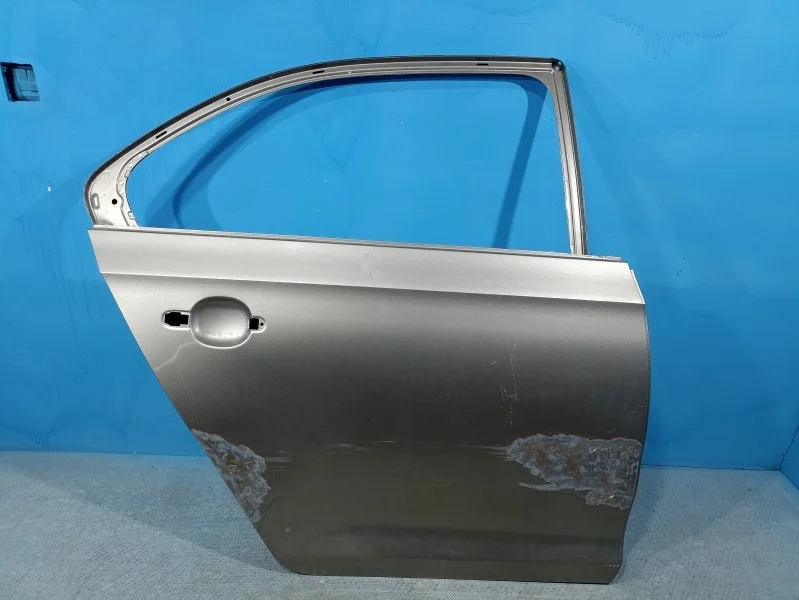 Дверь задняя правая Skoda Rapid  (NA2)