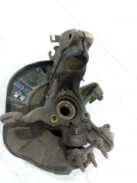 Кулак поворотный передний левый Volkswagen Golf 5